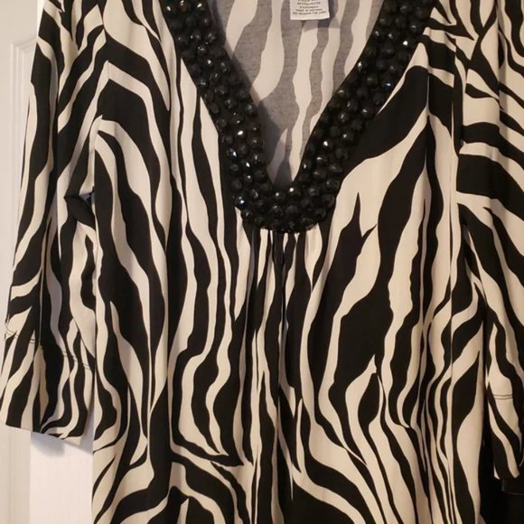 Size 8 Black & White Print w Beaded Neckline - Picture 1 of 3